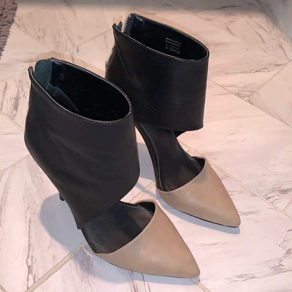 Color block high heel shoe with zipper
